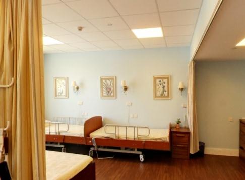 采访：五星级养老院是如何细心照顾老人？