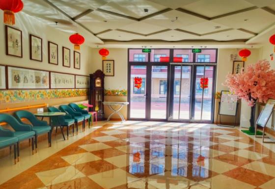 北京可以帮忙代取药品的养老中心介绍几家看看？