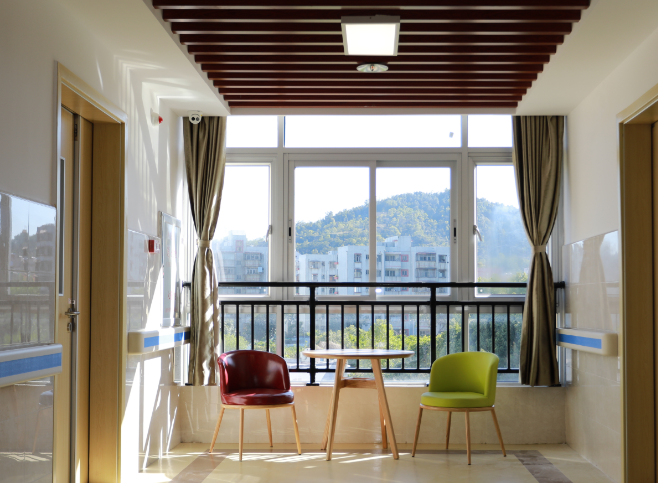 珠海湾仔社区养老服务中心_珠海瘫痪老人养老院一般多少钱费用